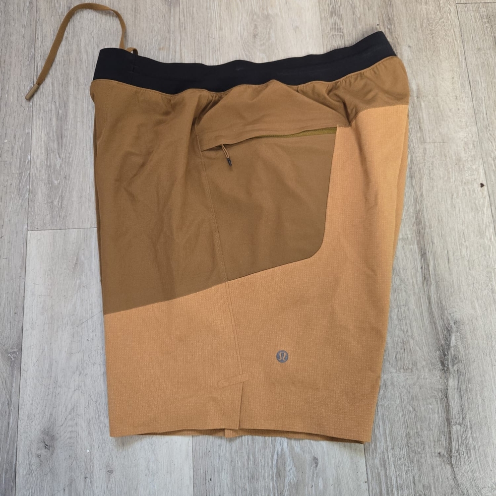 Lululemon Lined Train to Beach Short Size Medium